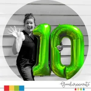 10 ideas for Mini Green Screens 1 lady holding green 10 made with foil balloons